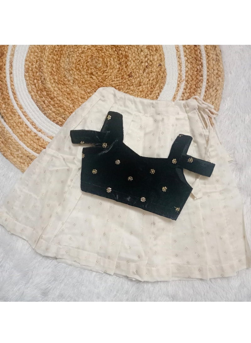 Traditional skirt and a top for babies - Image 4